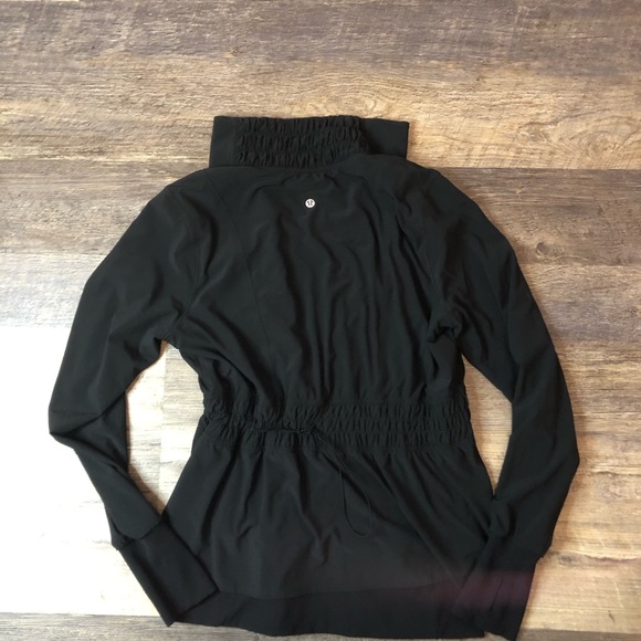 Lululemon Sights Seen Jacket size 12 draw cord/back has been cut still functions - Picture 11 of 16
